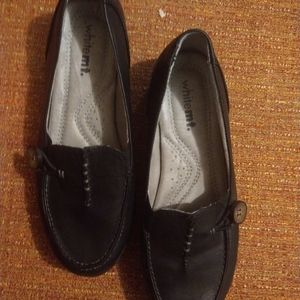 White Mountain Black Leather Loafer W/Button Size 666 1/2